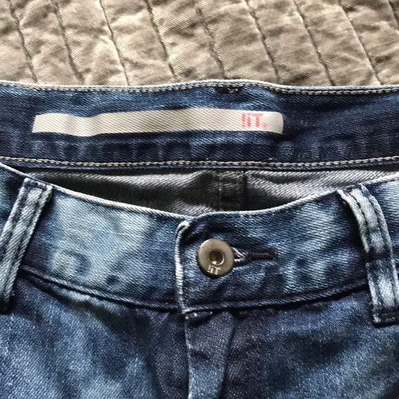 IT Brand Jean Shorts - Picture 2 of 6